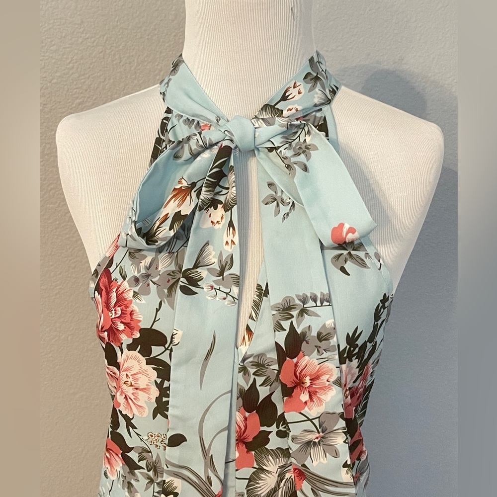🛑**SOLD**Light green/blue mini, lightweight, halter dress with tie front - Picture 2 of 7